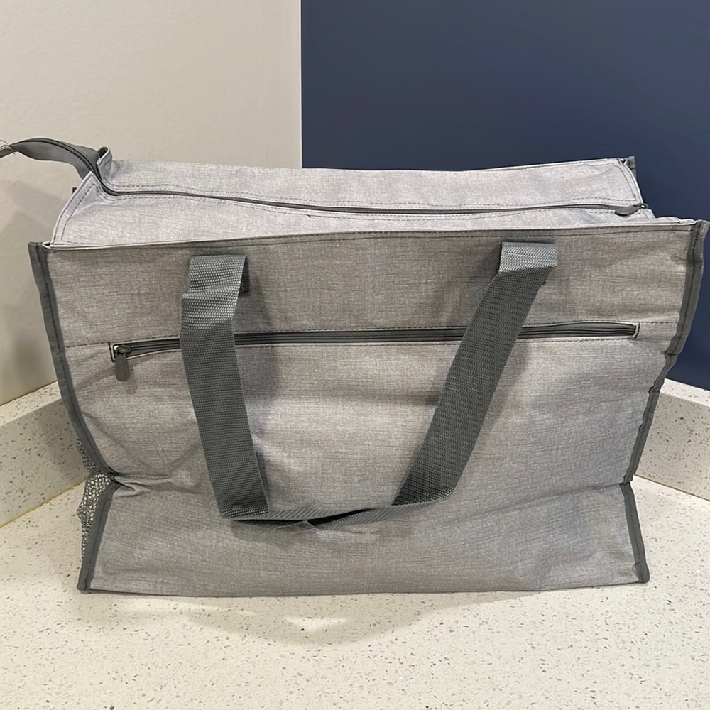 Deluxe organizing utility tote in crosshatch
